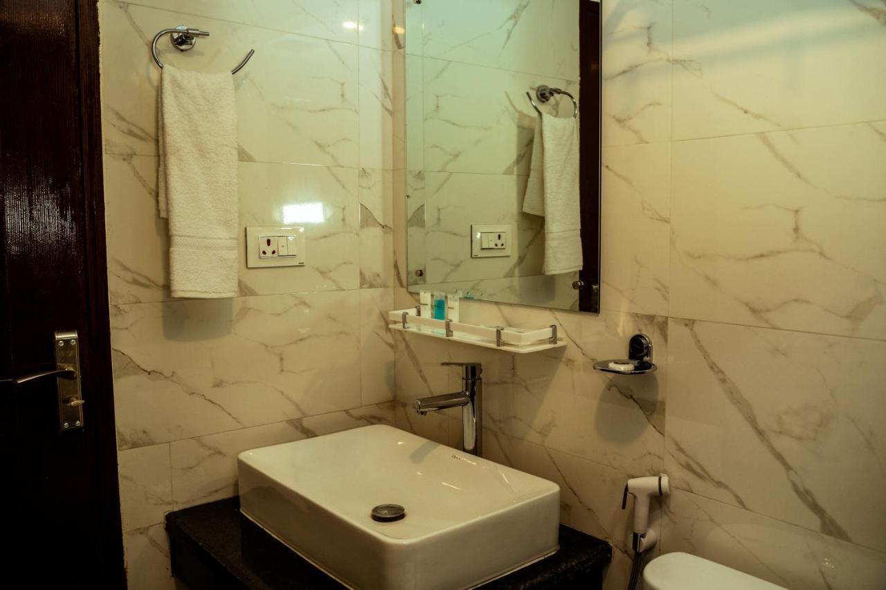 Hotel Black Diamond - Transit Point Inside Hotel Катманду Екстер'єр фото